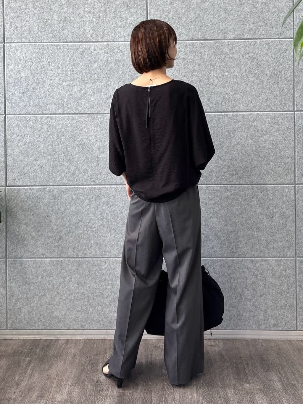 kanaeさんの「INDIVI｜【体型カバー/SETUP可能】ジョーゼット　ドルマンブラウス」を使ったコーディネート