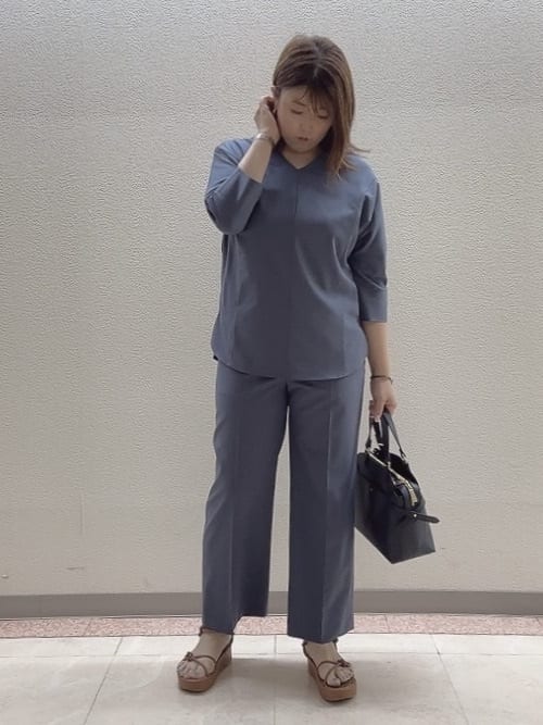 chinatsuさんの「Reflect｜◆【マシンウォッシュ可／セットアップ可能】ドルマンスリーブVネックブラウス」を使ったコーディネート