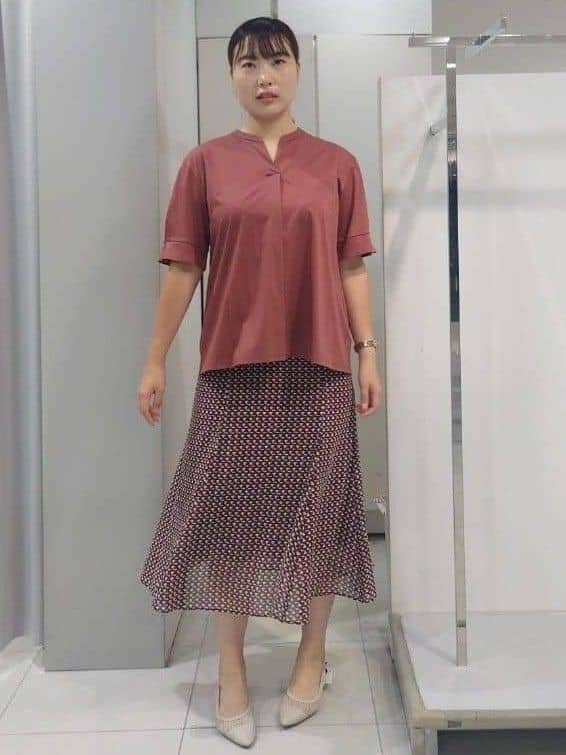 AZUSAさんの「Reflect｜【すっきり見え！長め丈／マシンウォッシュ可】スキッパーネックジャージトップス」を使ったコーディネート