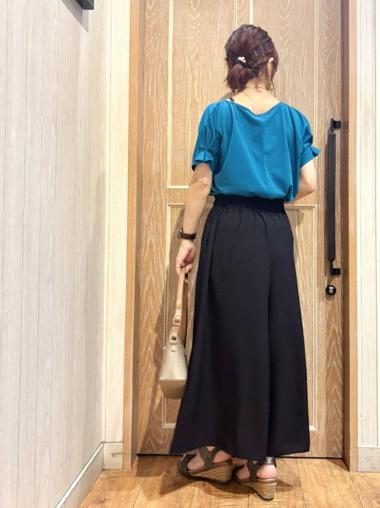 meiさんの「SHOO･LA･RUE｜【S-LL/UV/プチプラ】お袖タックで好印象 デザインTシャツ」を使ったコーディネート