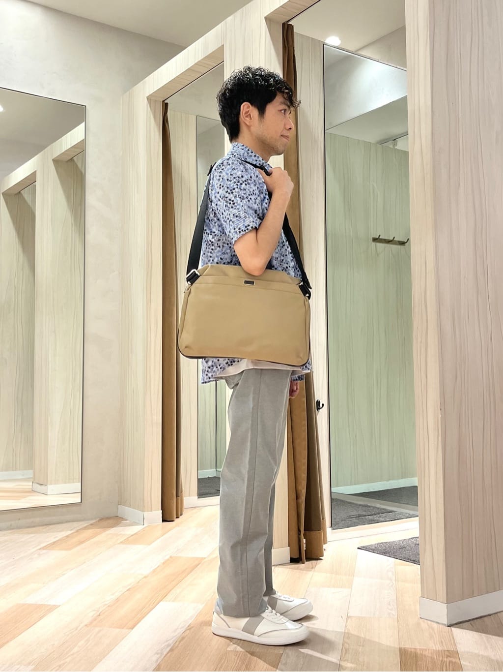URAさんの「TAKEO KIKUCHI｜【Made in JAPAN】播州織 ストレッチ パンツ」を使ったコーディネート