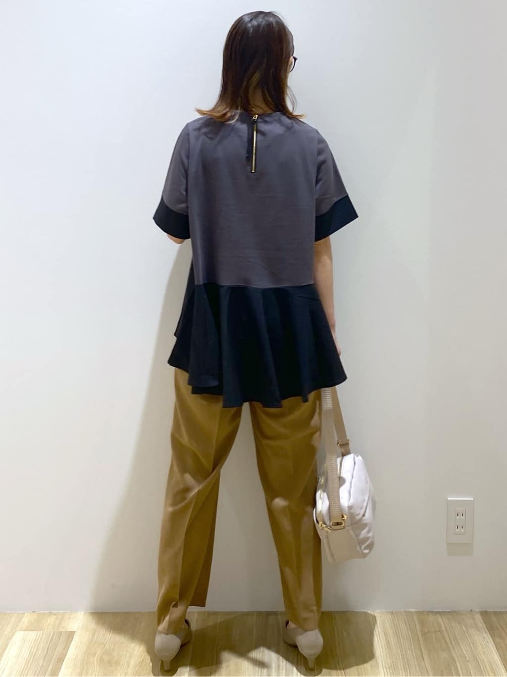 えりさんの「OPAQUE.CLIP｜配色フハクドッキングペプラムトップス【洗濯機洗い可／抗ピル】」を使ったコーディネート