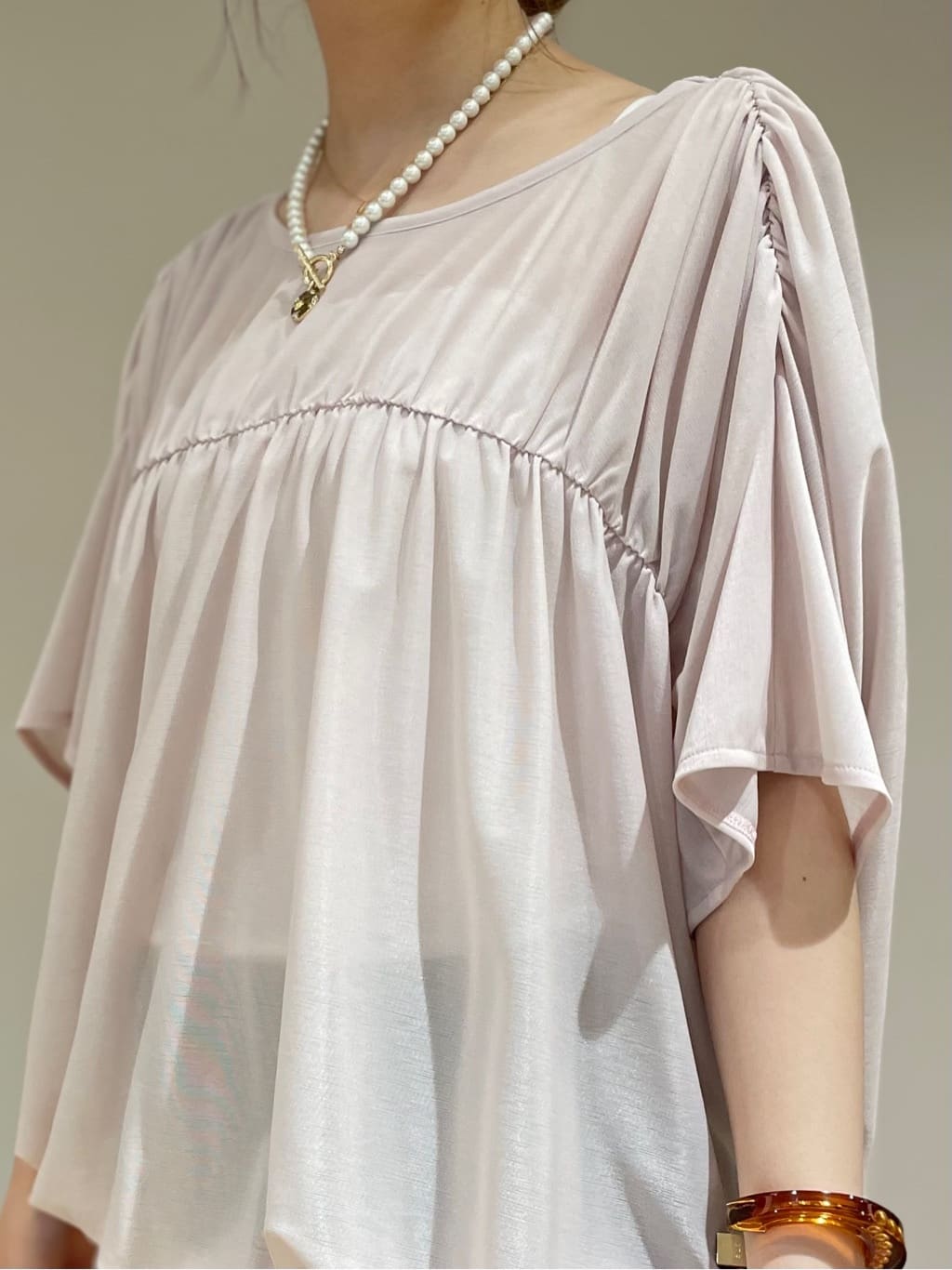 ねねさんの「INDIVI｜【洗える／体型カバー】シャーリングシアートップス」を使ったコーディネート