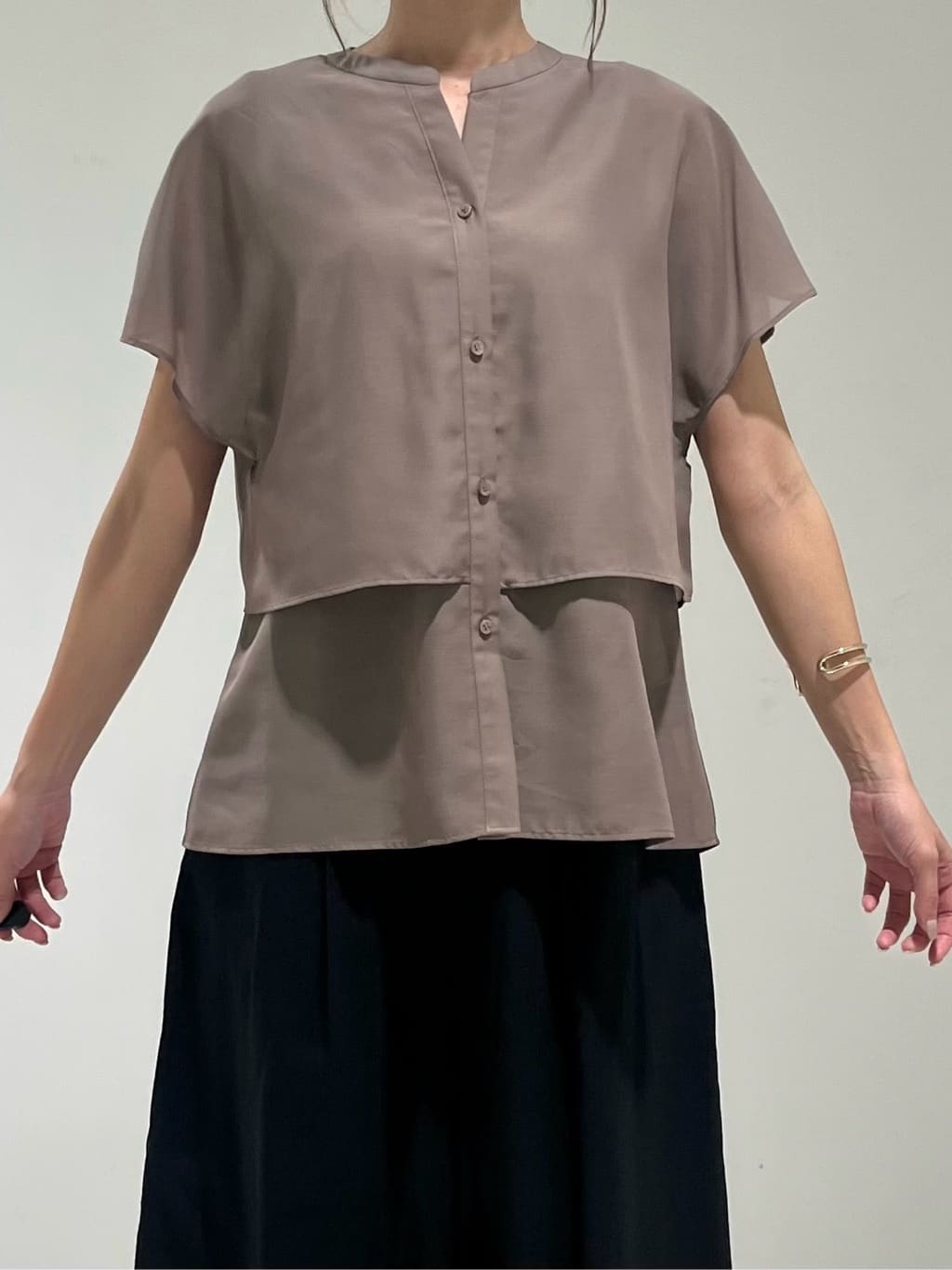 shioriさんの「INDIVI｜【洗える／清涼感◎】ワイドフレアパンツ／スカーチョ」を使ったコーディネート