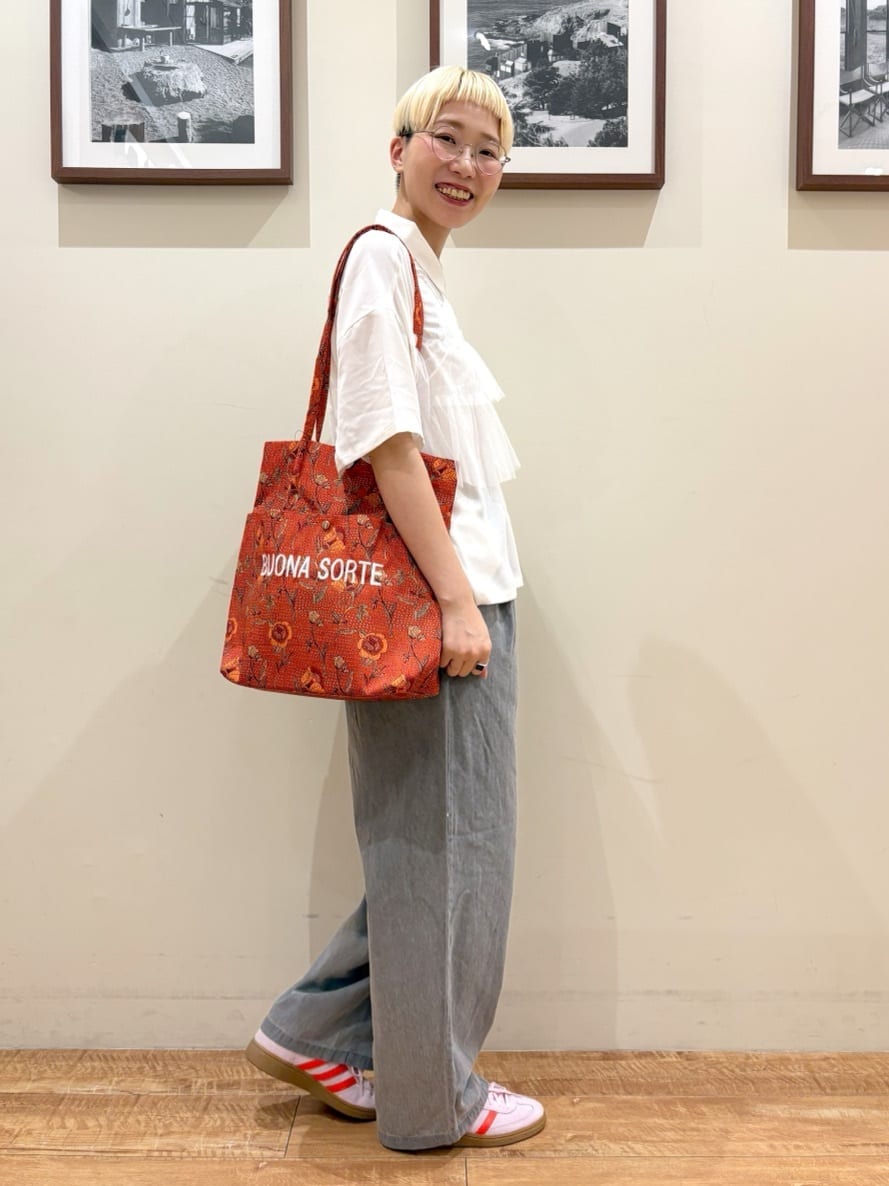 Ayumiさんの「SHOO･LA･RUE｜【S-LL】一枚でサマ見え チュールドッキングシャツ」を使ったコーディネート