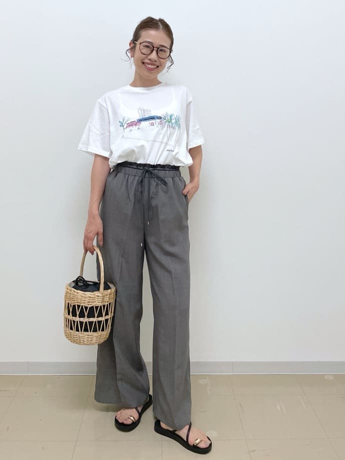 Akiさんの「OPAQUE.CLIP｜風景イラストプリントTシャツ」を使ったコーディネート
