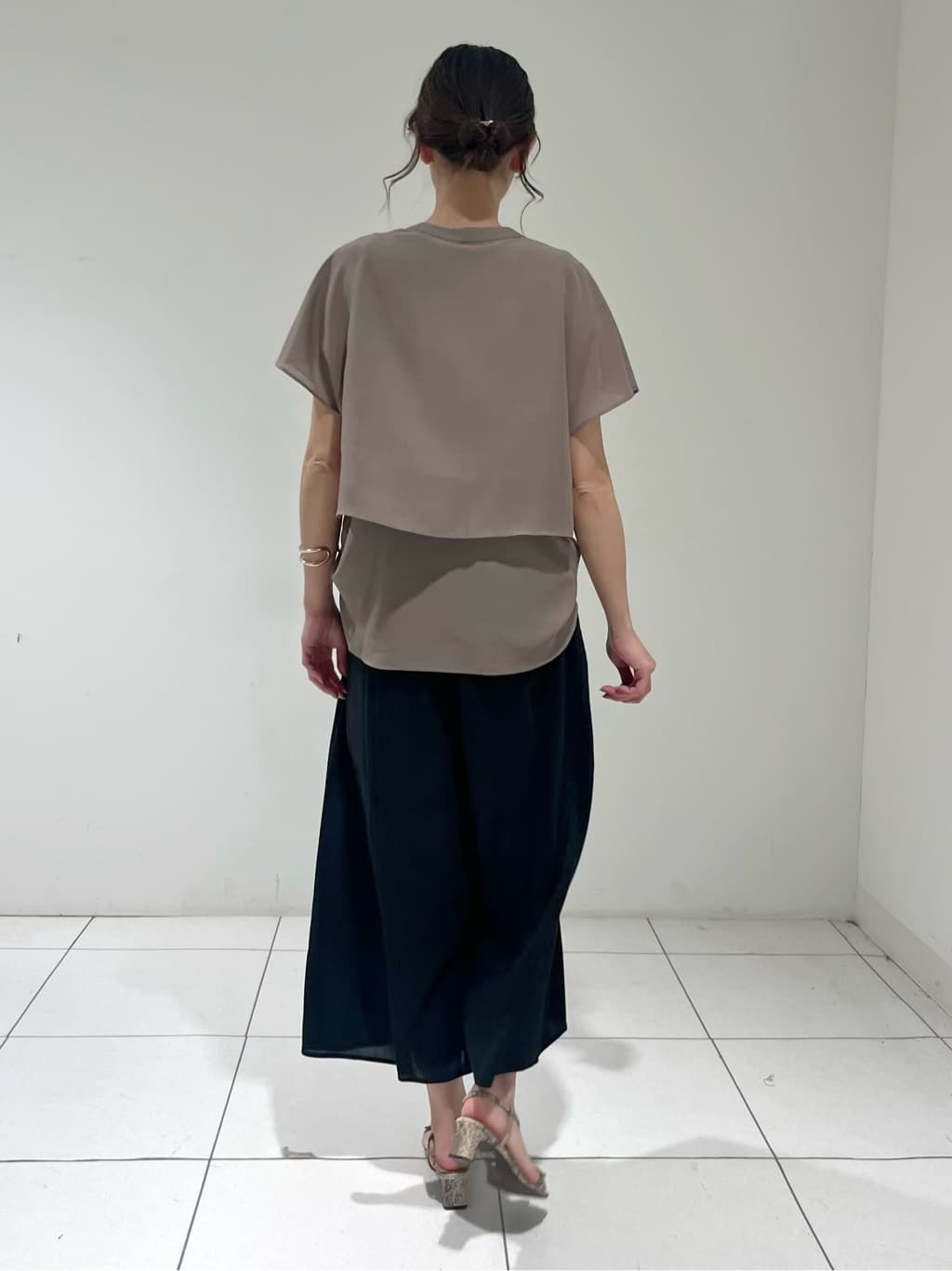 shioriさんの「INDIVI｜【洗える／清涼感◎】ワイドフレアパンツ／スカーチョ」を使ったコーディネート