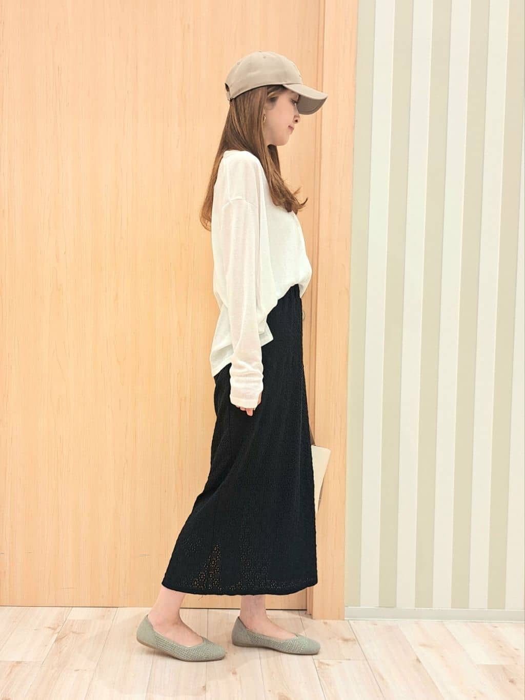 kanaさんの「SHOO･LA･RUE｜【S-LL/ひんやり/UV】手の甲まで隠れる トッパーカーディガン」を使ったコーディネート