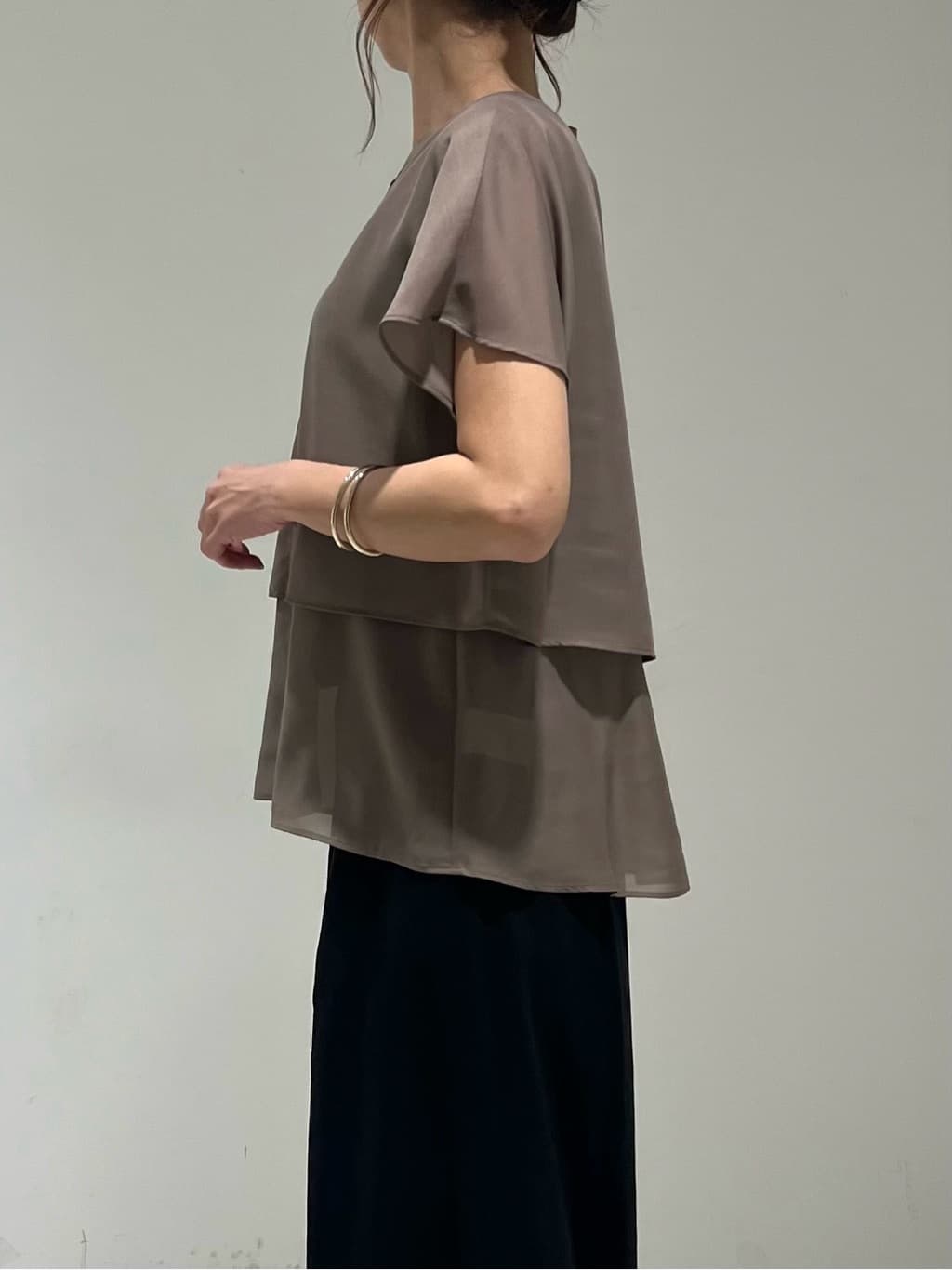 shioriさんの「INDIVI｜【洗える／清涼感◎】ワイドフレアパンツ／スカーチョ」を使ったコーディネート