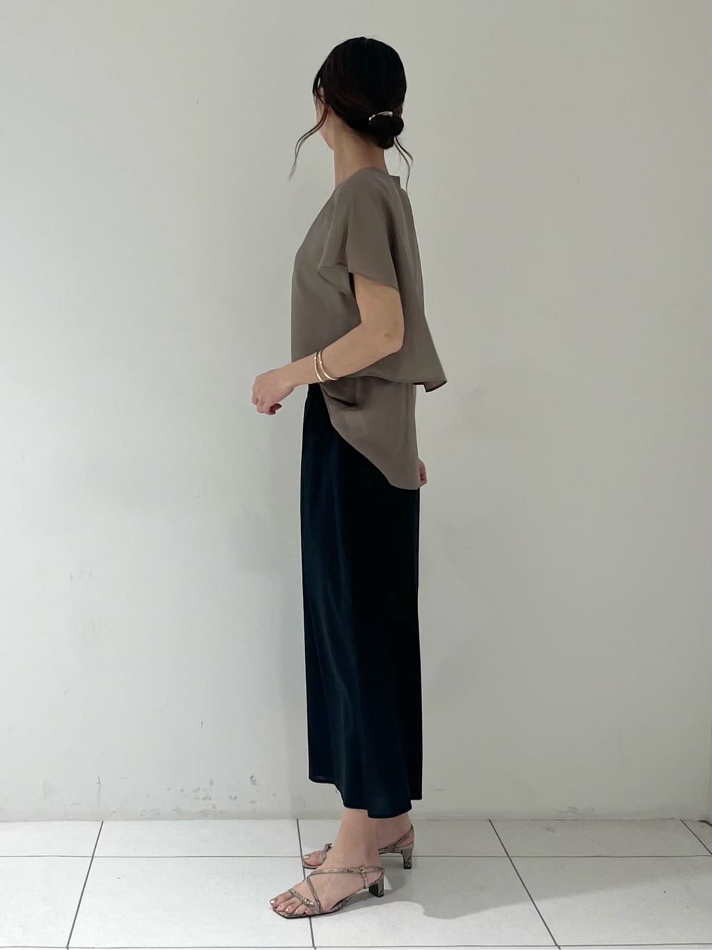 shioriさんの「INDIVI｜【洗える／清涼感◎】ワイドフレアパンツ／スカーチョ」を使ったコーディネート