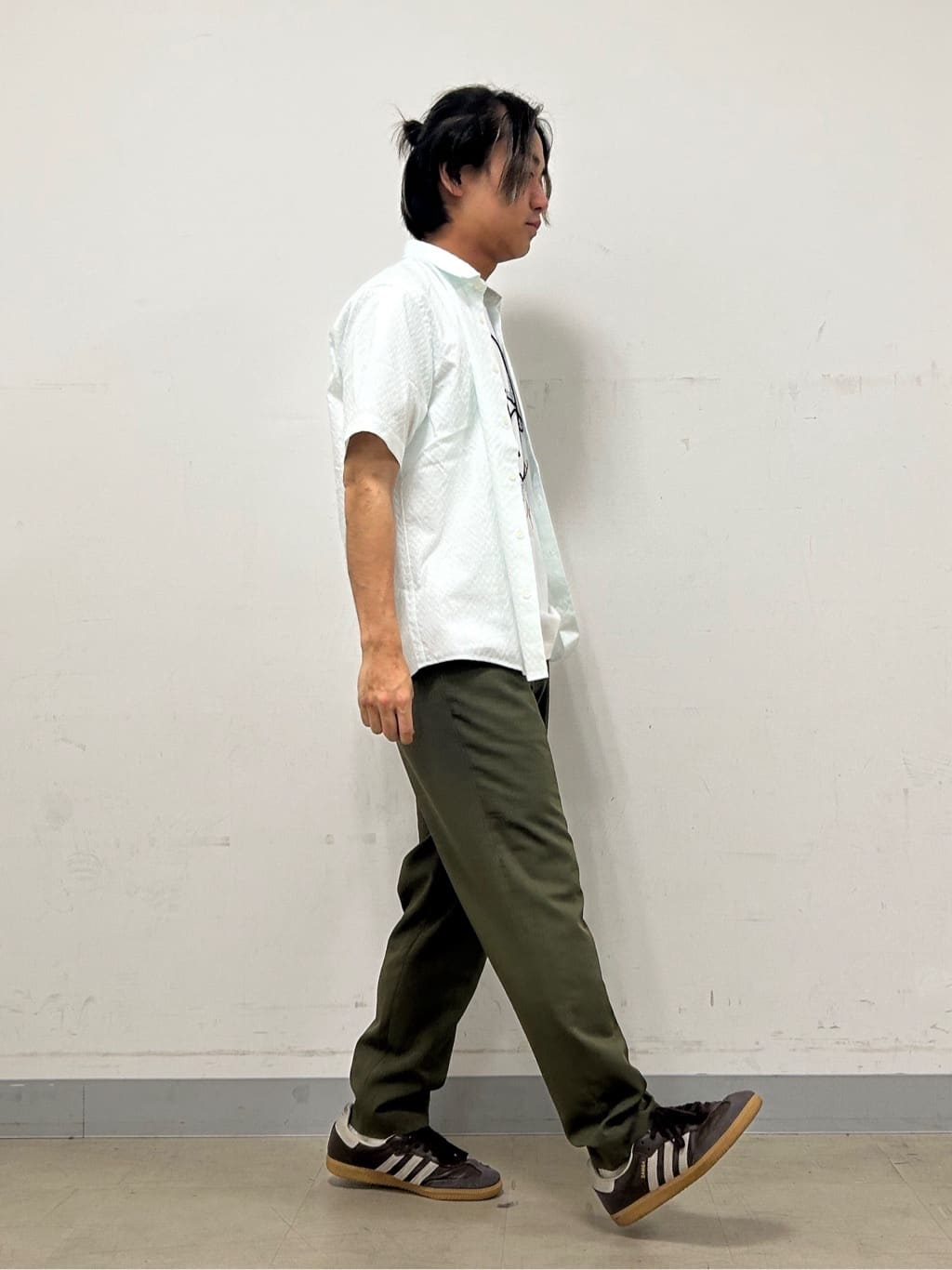 Hiroさんの「TAKEO KIKUCHI｜◆【Sサイズ～】フェイスロープ刺繍 天竺Tシャツ」を使ったコーディネート