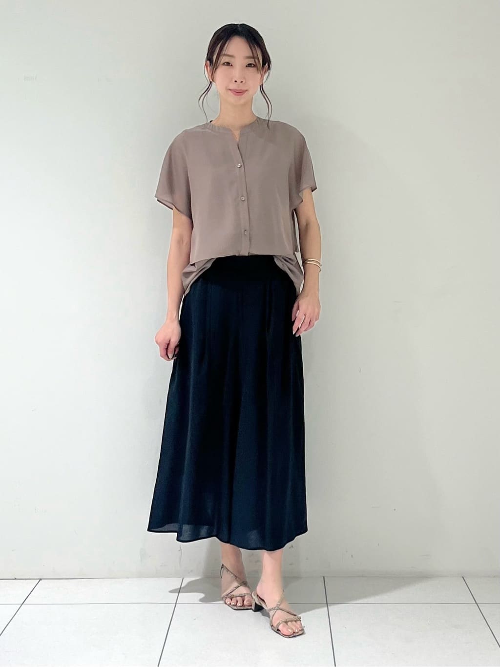 shioriさんの「INDIVI｜【洗える／清涼感◎】ワイドフレアパンツ／スカーチョ」を使ったコーディネート