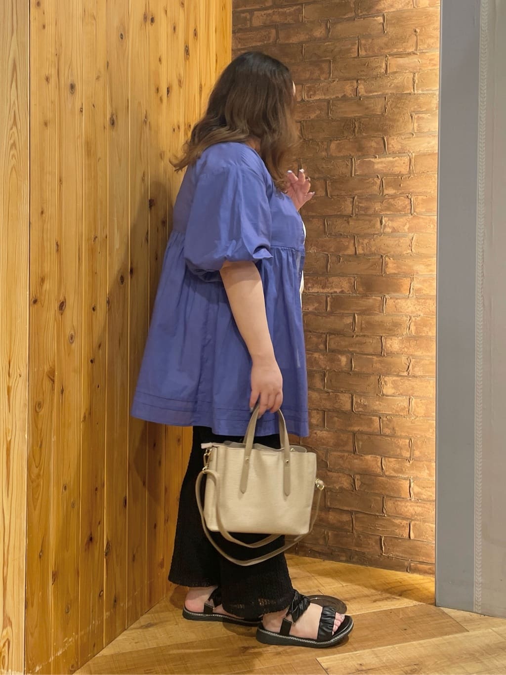 Risaさんの「SHOO･LA･RUE｜【S-LL】一枚で着映え バルーンスリーブブラウス」を使ったコーディネート