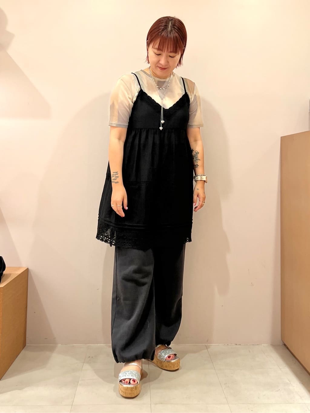 TAKAさんの「ESPERANZA｜グリッター&times;クリアベルト 厚底コルクサンダル」を使ったコーディネート