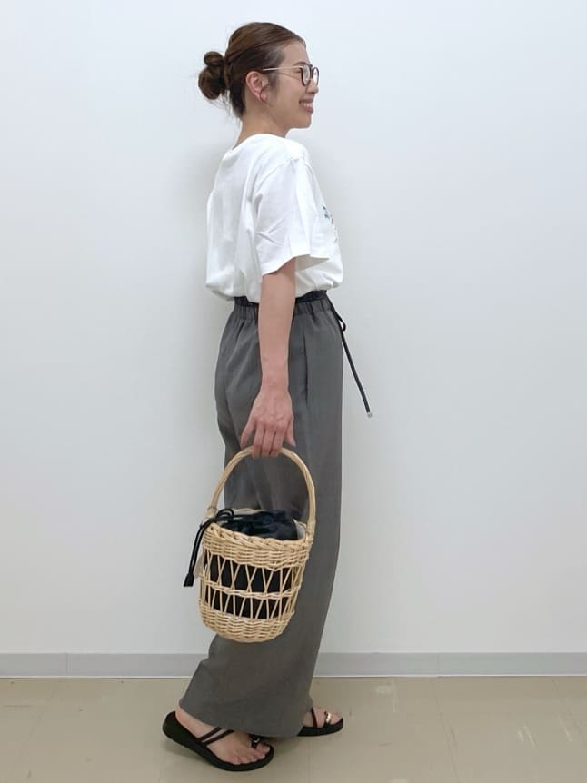 Akiさんの「OPAQUE.CLIP｜風景イラストプリントTシャツ」を使ったコーディネート