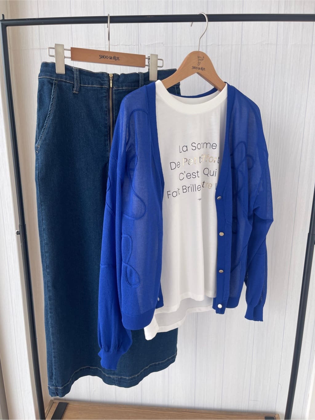 ほうじ茶さんの「SHOO･LA･RUE｜【S-LL】透かし編みが大人上品 マルチボタンニットカーディガン」を使ったコーディネート