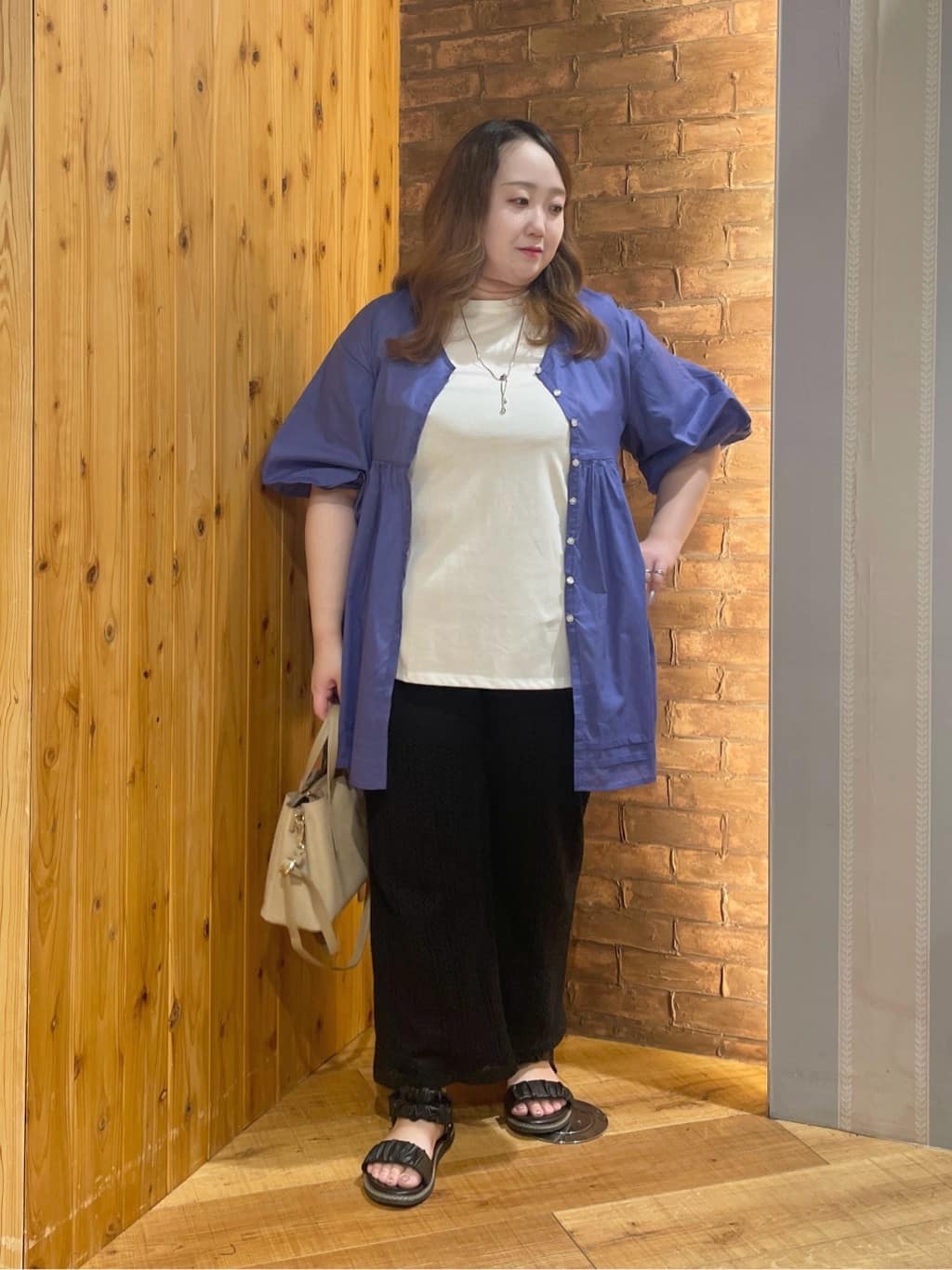 Risaさんの「SHOO･LA･RUE｜【S-LL】一枚で着映え バルーンスリーブブラウス」を使ったコーディネート