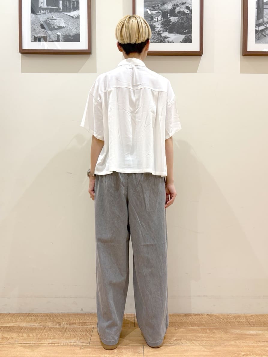 Ayumiさんの「SHOO･LA･RUE｜【S-LL】一枚でサマ見え チュールドッキングシャツ」を使ったコーディネート