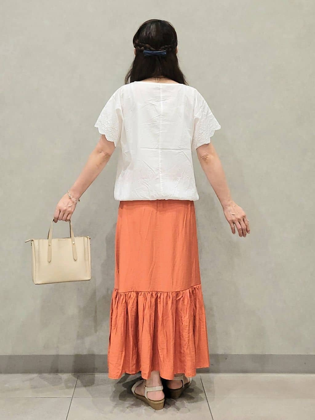 ユウさんの「SHOO･LA･RUE｜スカラップ刺繍レースが目を惹く ドルマントップス」を使ったコーディネート