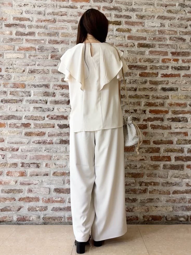 tokiさんの「THE SHOP TK｜【ONOFF活躍】フリルデザインブラウス/セットアップ可」を使ったコーディネート
