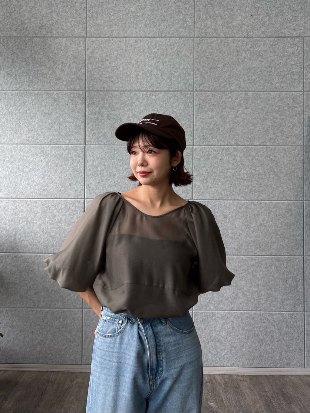 UKIさんの「INDIVI｜ボリュームスリーブブラウス」を使ったコーディネート