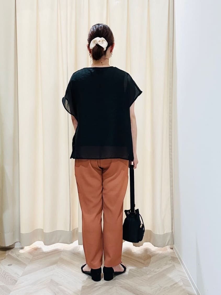 ちはるさんの「SHOO･LA･RUE｜【洗える/S-LL】上品なシアー感 レイヤード風トップス」を使ったコーディネート