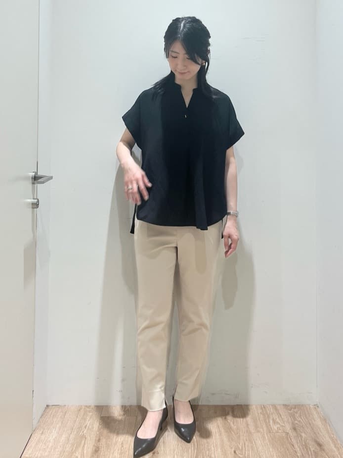 momokoさんの「OPAQUE.CLIP｜《7色展開／SS-LLサイズ》ストレッチスキッパーブラウス／セットアップ対応【洗濯機洗い可／防シワ】」を使ったコーディネート