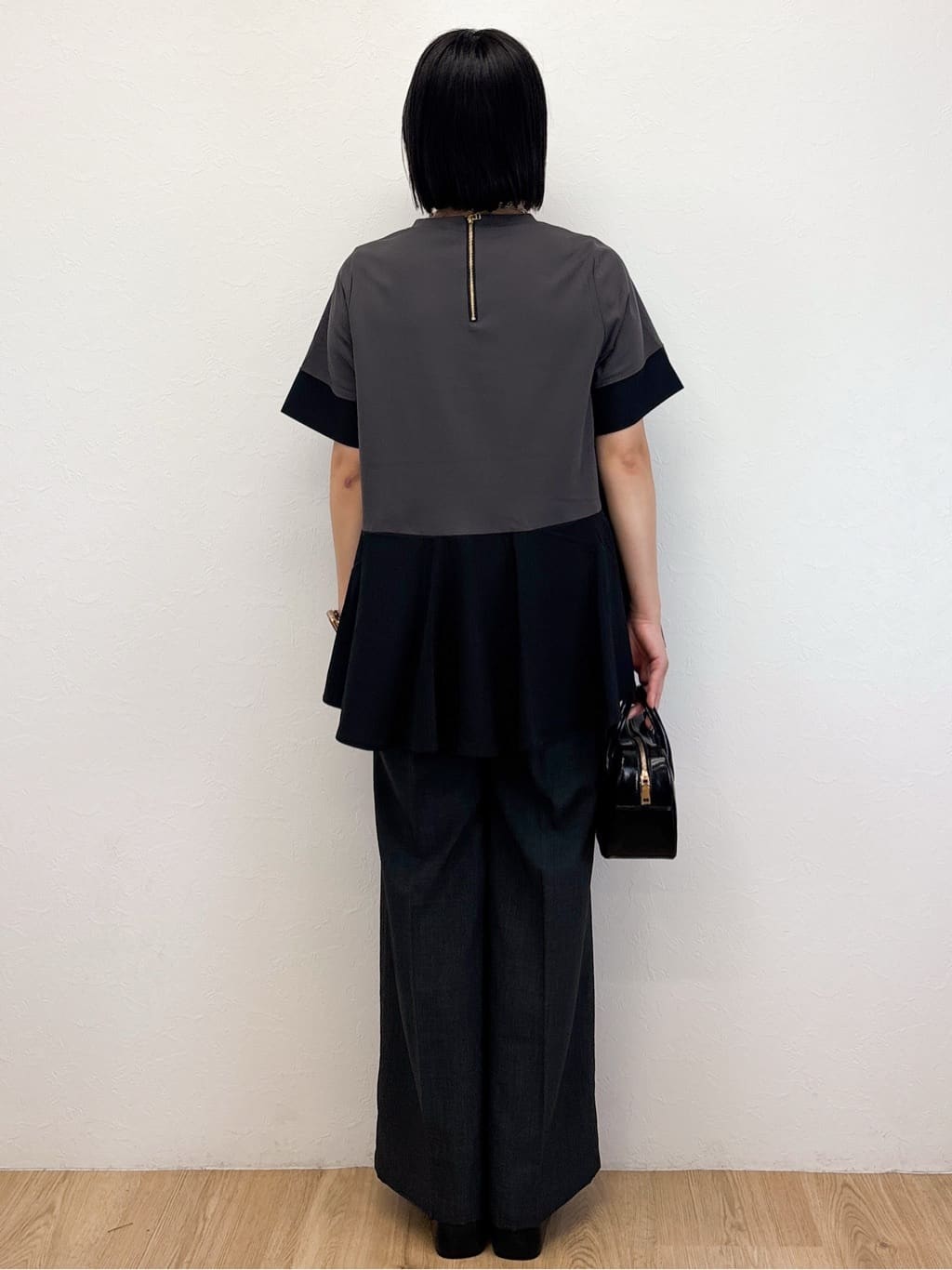 Takeさんの「OPAQUE.CLIP｜配色フハクドッキングペプラムトップス【洗濯機洗い可／抗ピル】」を使ったコーディネート