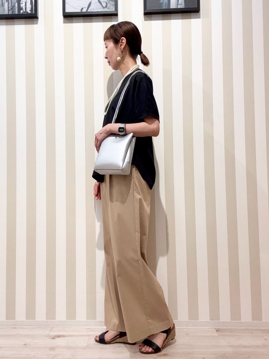 まつこさんの「SHOO･LA･RUE｜【ひんやり/洗濯後しわになりにくい】リブ切り替えドルマンブラウス」を使ったコーディネート