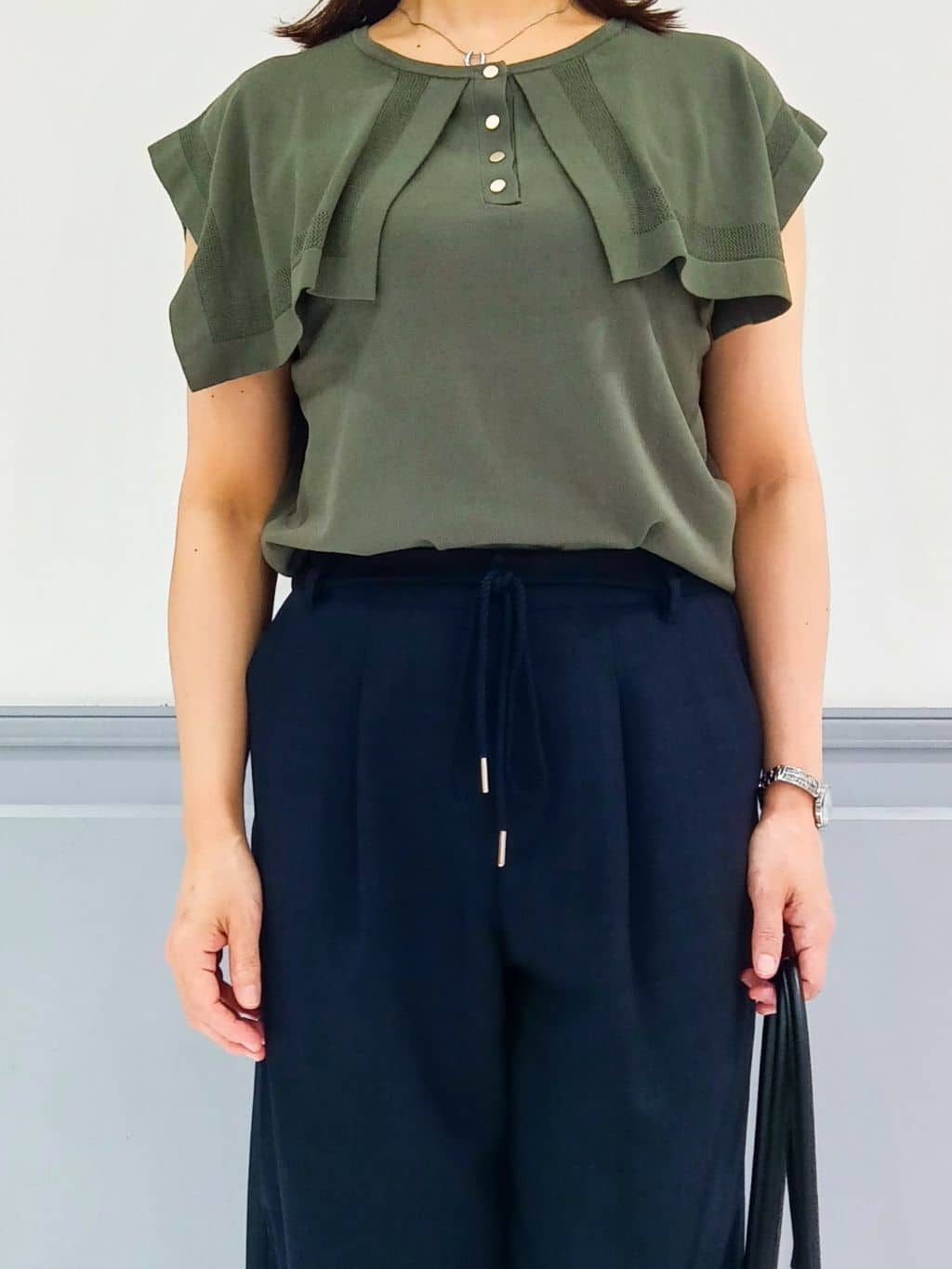 なっちゃんさんの「grove｜【ひんやり/UVカット】大人の可愛さ　セーラーカラーニット」を使ったコーディネート