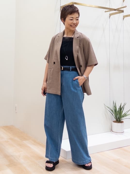 シュウコさんの「grove｜軽やかに羽織れて、きちんと見え ハーフスリーブテーラードジャケット」を使ったコーディネート