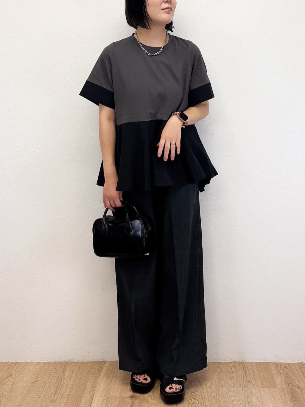 Takeさんの「OPAQUE.CLIP｜ロゴプリントTシャツ【洗濯機洗い可】」を使ったコーディネート
