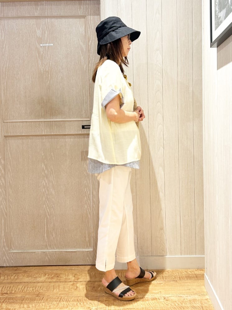 yukaさんの「SHOO･LA･RUE｜【S-LL/ひんやり】きれいめにもカジュアルにも サブリナパンツ」を使ったコーディネート