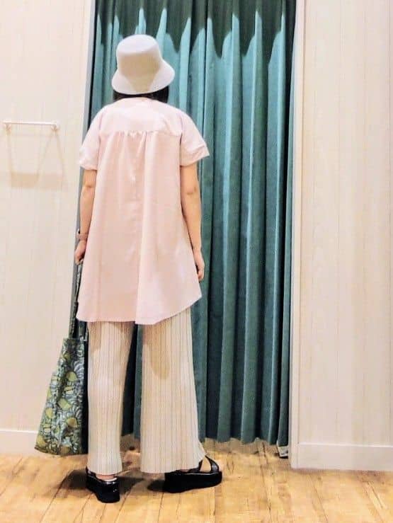 ゆーさんさんの「SHOO･LA･RUE｜【S-LL/ひんやり/体型カバー】サッカーストライプ Aラインチュニックブラウス」を使ったコーディネート