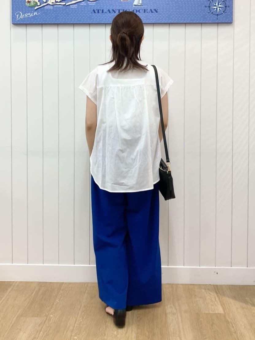 yoshiさんの「Dessin｜【洗える】スタンドカラーフリルブラウス」を使ったコーディネート