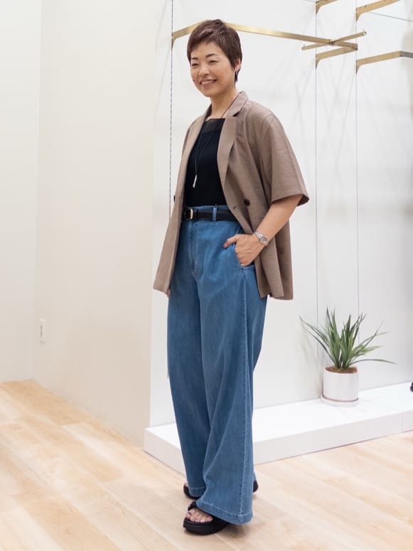 シュウコさんの「grove｜軽やかに羽織れて、きちんと見え ハーフスリーブテーラードジャケット」を使ったコーディネート