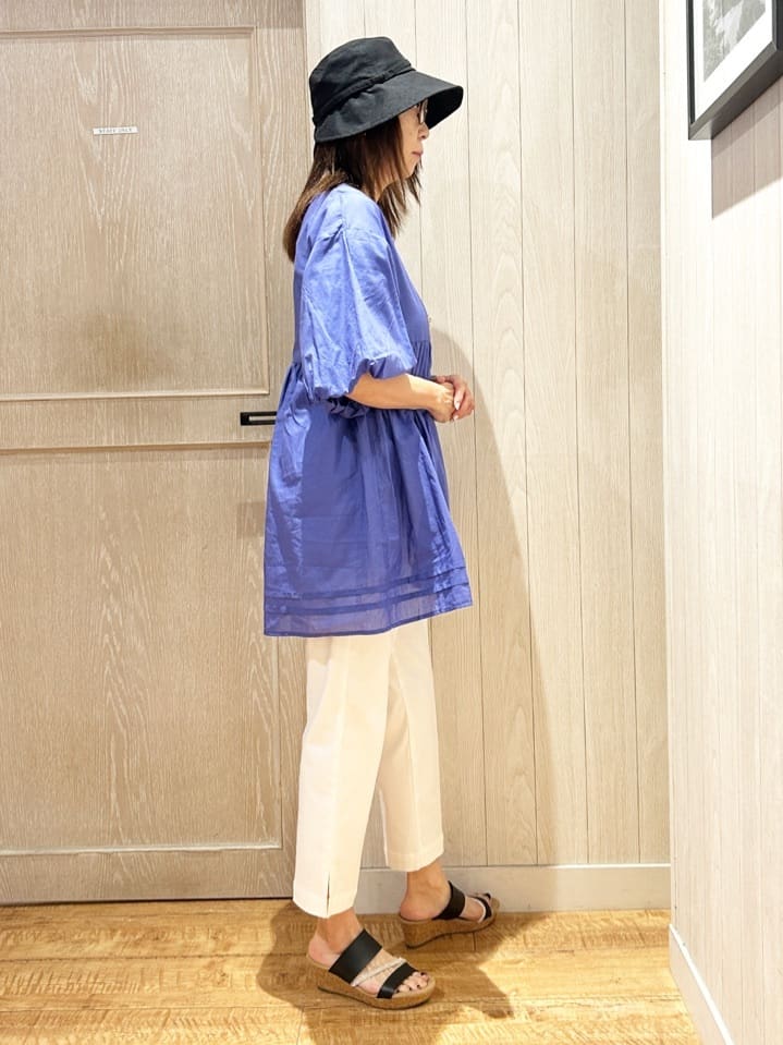 yukaさんの「SHOO･LA･RUE｜【S-LL】一枚で着映え バルーンスリーブブラウス」を使ったコーディネート