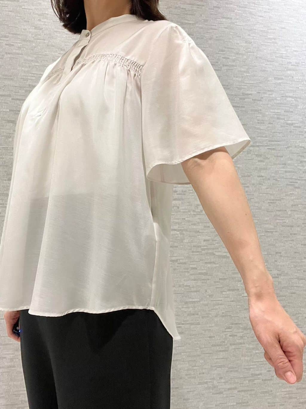 marikoさんの「Reflect｜【選べる5色◎／マシンウォッシュ可】シャーリングデザインブラウス」を使ったコーディネート