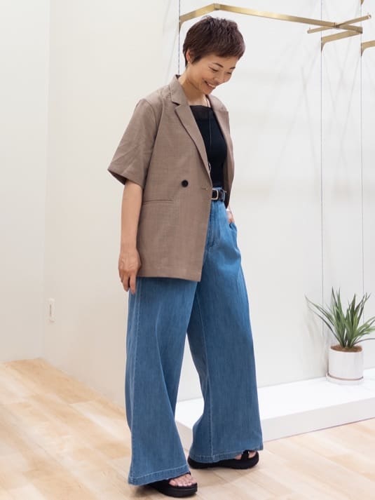 シュウコさんの「grove｜軽やかに羽織れて、きちんと見え ハーフスリーブテーラードジャケット」を使ったコーディネート