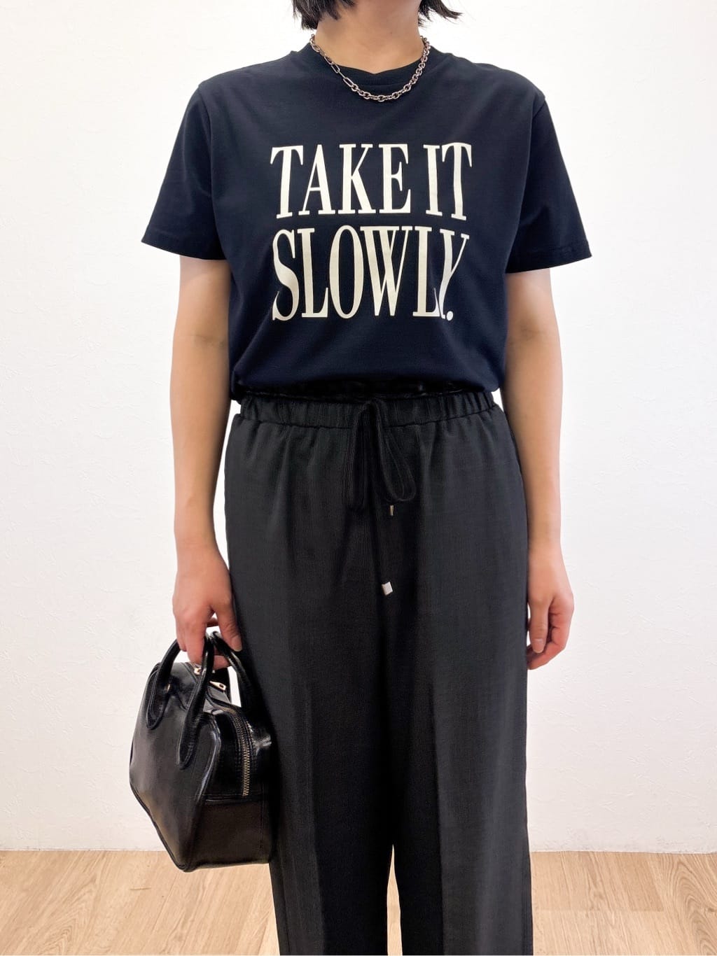 Takeさんの「OPAQUE.CLIP｜ロゴプリントTシャツ【洗濯機洗い可】」を使ったコーディネート