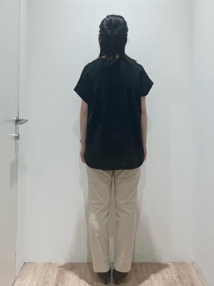 momokoさんの「OPAQUE.CLIP｜《7色展開／SS-LLサイズ》ストレッチスキッパーブラウス／セットアップ対応【洗濯機洗い可／防シワ】」を使ったコーディネート