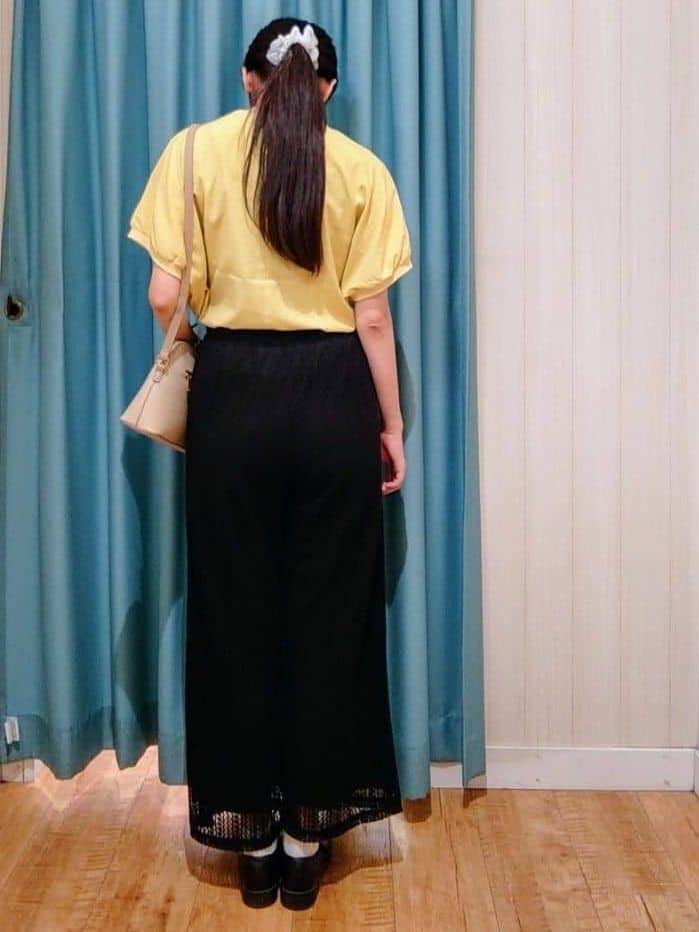 hanaさんの「SHOO･LA･RUE｜【ひんやり/洗濯後しわになりにくい】リブ切り替えドルマンブラウス」を使ったコーディネート