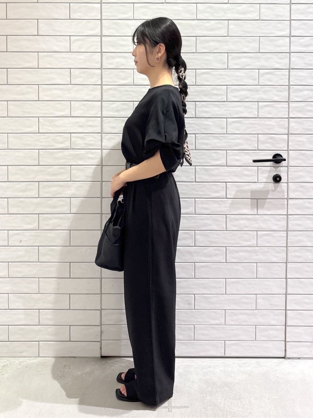 ayumiさんの「OPAQUE.CLIP｜リネンライクタックワイドパンツ【洗濯機洗い可】」を使ったコーディネート