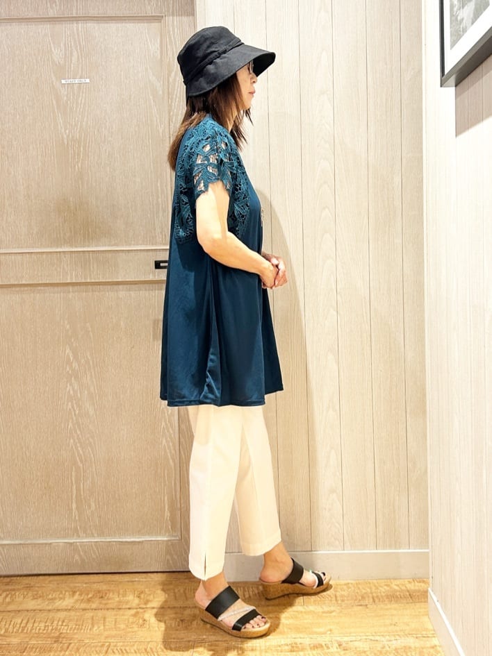 yukaさんの「SHOO･LA･RUE｜【S-LL】上品華やか お袖レースチュニックトップス」を使ったコーディネート