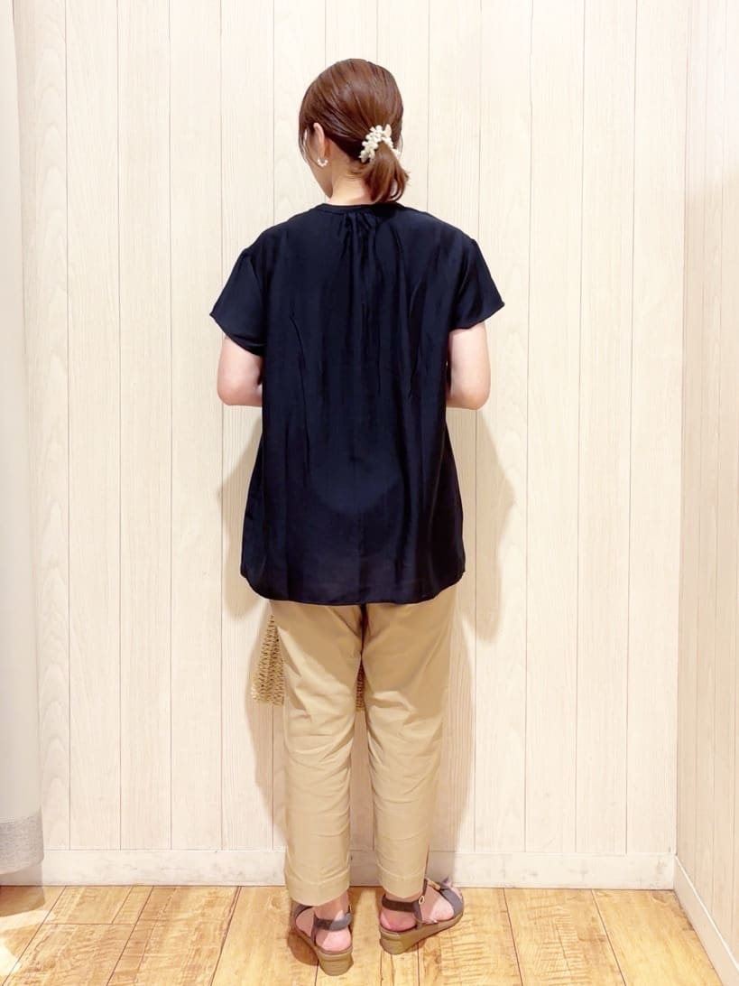 あいこさんの「SHOO･LA･RUE｜【S-LL/ひんやり】インせず決まる タックプリーツシャツ」を使ったコーディネート