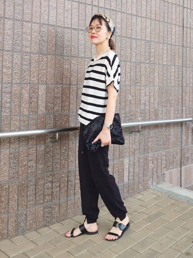 MUTSUKOさんの「UNTITLED｜【吸水速乾/ウエストゴム】バックサテン ジョグパンツ」を使ったコーディネート