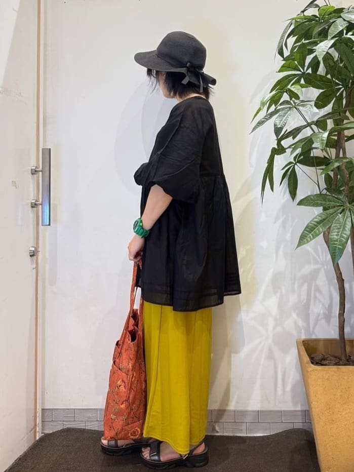 misakiさんの「SHOO･LA･RUE｜【S-LL】一枚で着映え バルーンスリーブブラウス」を使ったコーディネート