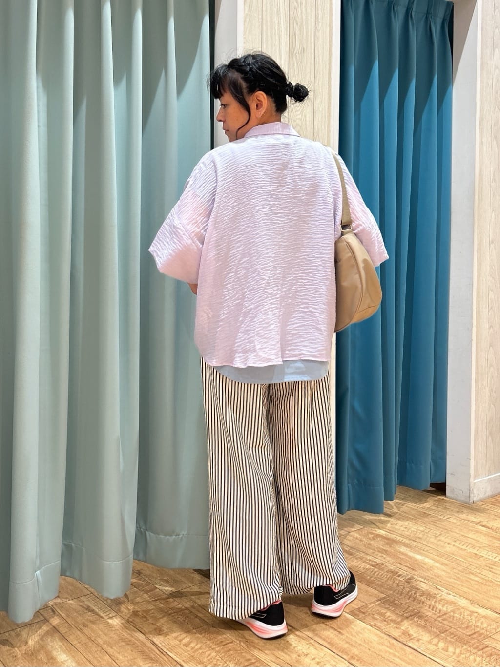 わかさんの「SHOO･LA･RUE｜ゆるっと感がこなれ見え ワッシャーシアー半袖シャツ」を使ったコーディネート