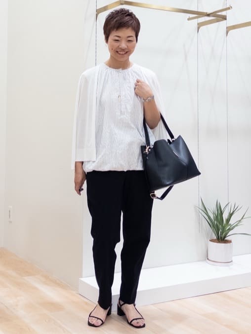 シュウコさんの「grove｜キレイも動きやすさも　美脚見えハイパーストレッチパンツ」を使ったコーディネート