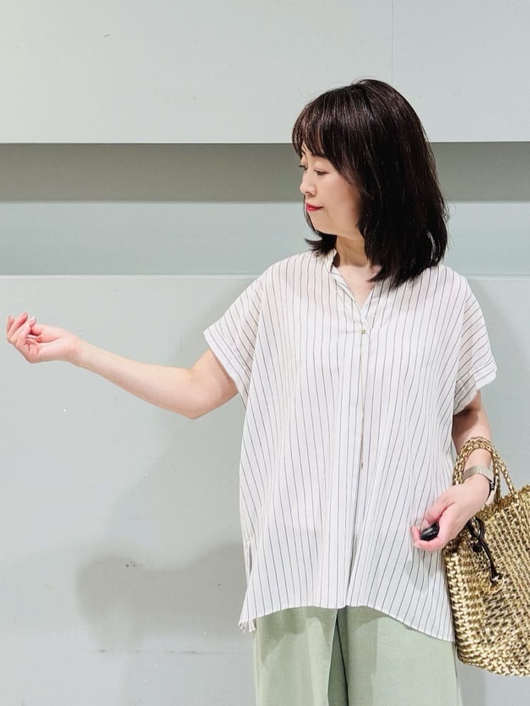 makiさんの「UNTITLED｜【洗える/スキッパー】フレンチスリーブシアーブラウス」を使ったコーディネート